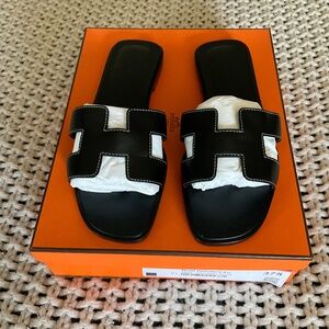 Hermes Women’s Oran Sandals Leather Black 37.5